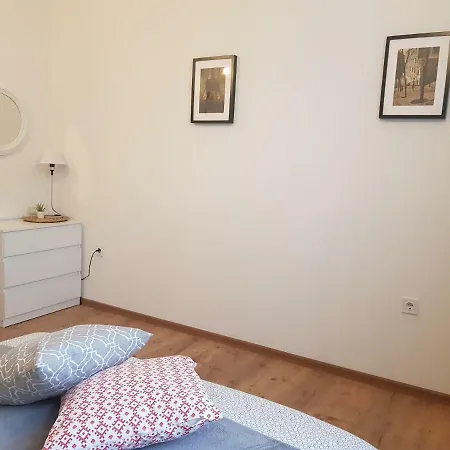 Downtown Apartamento Radomir