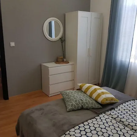 Downtown Apartamento Radomir